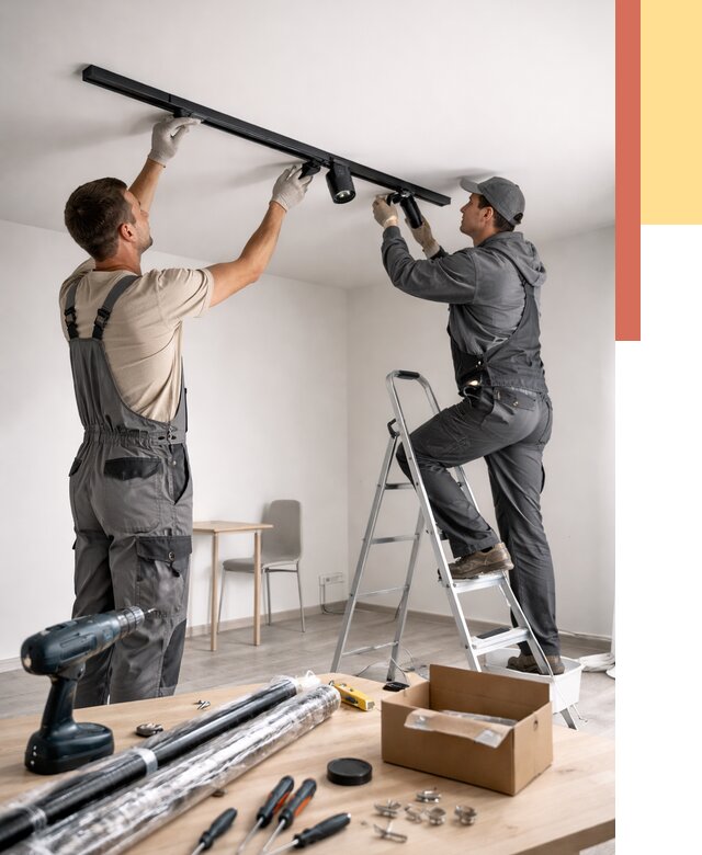 Установка трековых светильников в натяжной потолок в Александрове от 4499 руб. | ОТДЕЛОЧНИК-Лкн